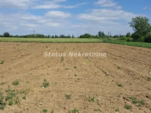 Zemljište in Begeč