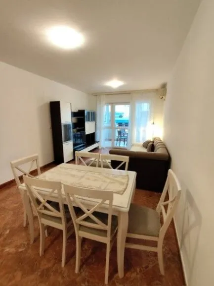 Izdavanje, jednosoban stan, 53m², Centar, Bar