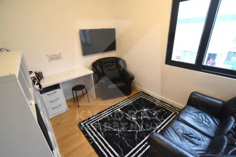 Izdavanje, petosoban stan, 180m², Gornja Gorica, Podgorica - image 7