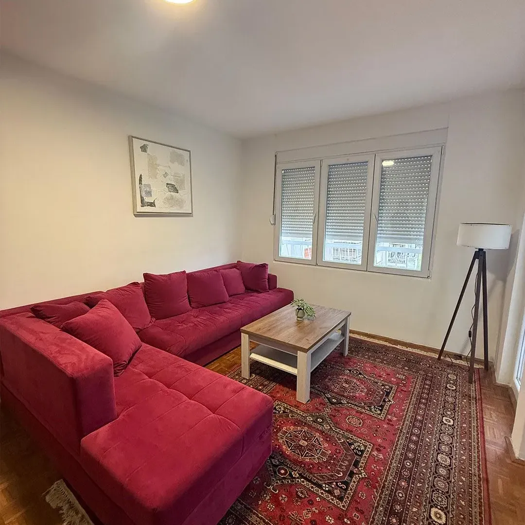 Izdavanje, trosoban stan, 70m², Centar, Bar