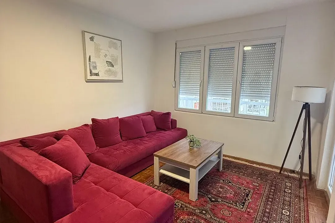 Izdavanje, trosoban stan, 70m², Centar, Bar