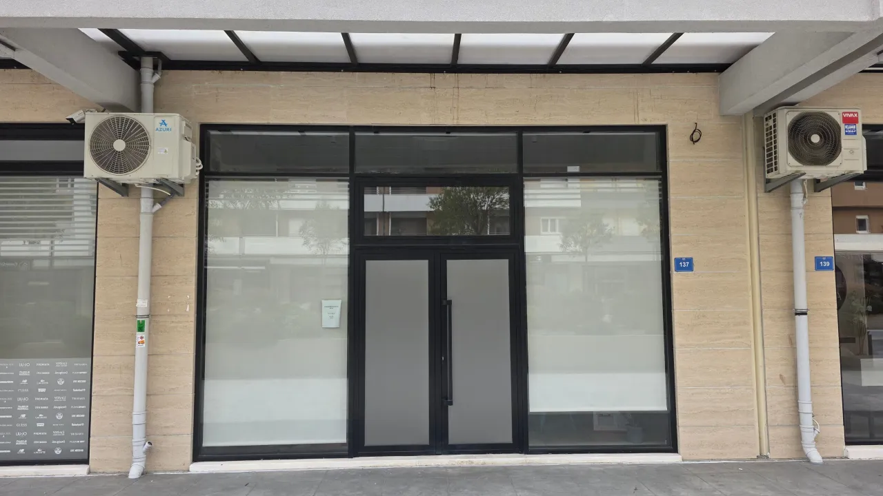Izdavanje, poslovni prostor, 55m², Central Point, Podgorica