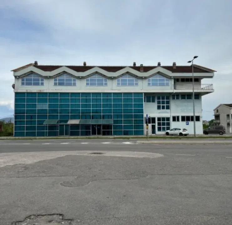 Rent, office space, 2500m², Zeta, Podgorica