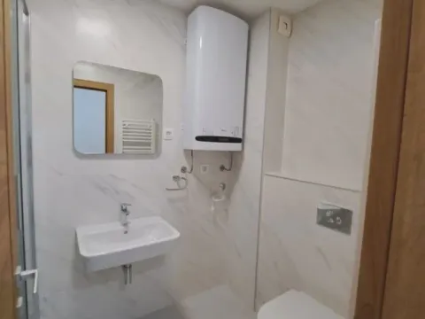 Izdavanje, jednosoban stan, 48m², City Kvart, Podgorica - image 6