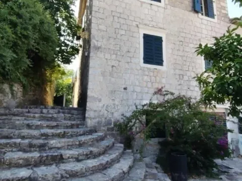 Prodaja, kuća, 185m², Jošica, Herceg Novi
