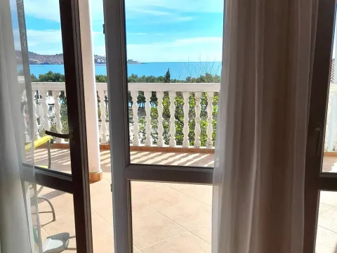 Rent, three bedroom apartment, 220m², Šušanj, Bar - image 1