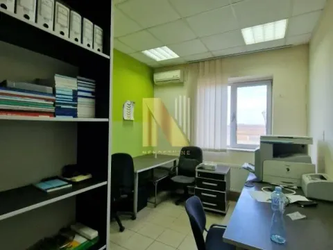 Rent, office space, 1200m², Čenej, Novi Sad Sve Podlokacije - image 12