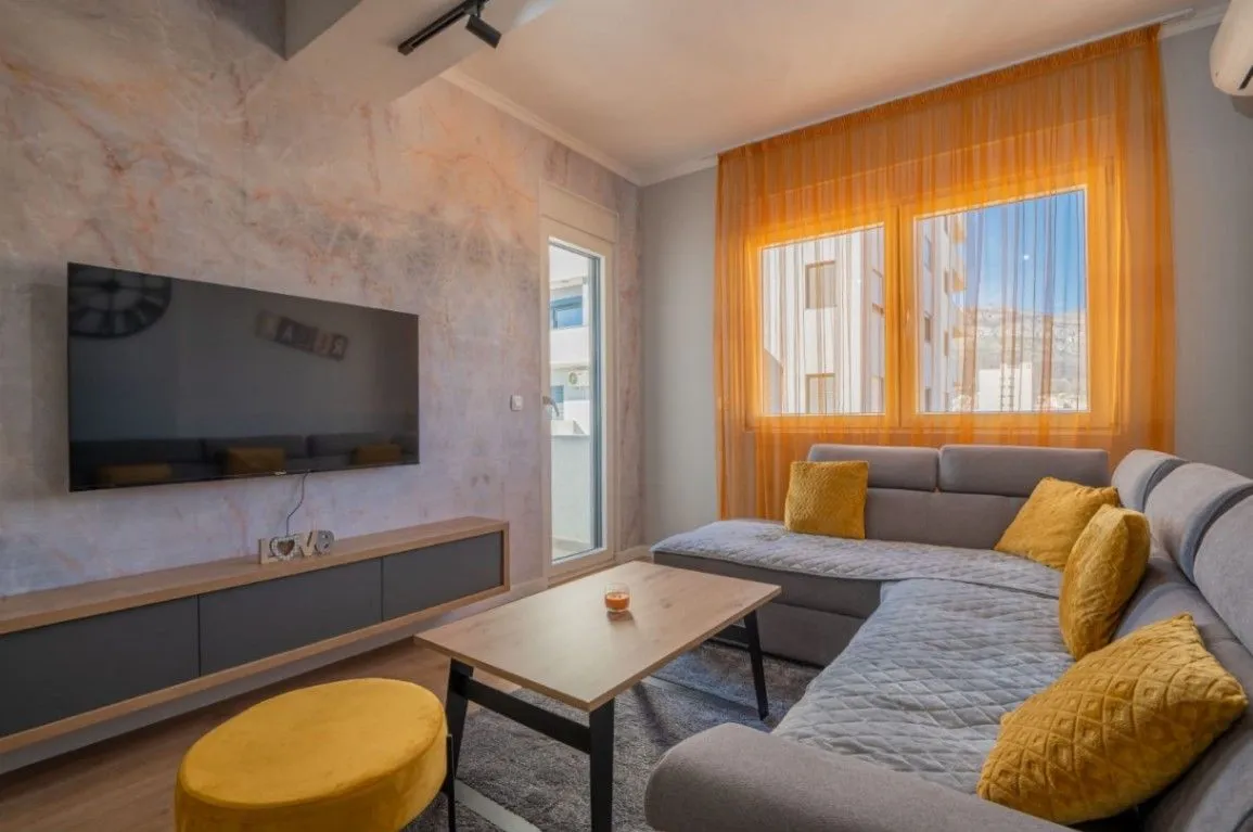 Izdavanje, jednosoban stan, 45m², Centar, Bar