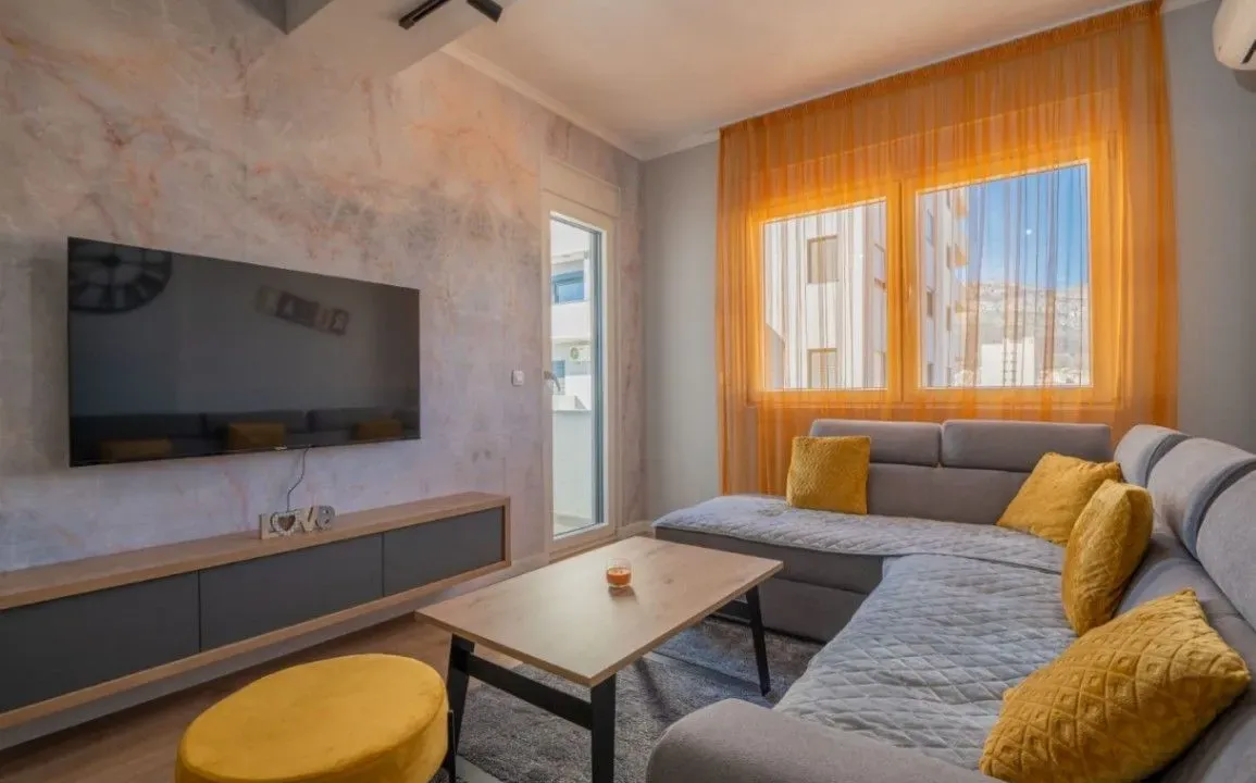 Izdavanje, jednosoban stan, 45m², Centar, Bar