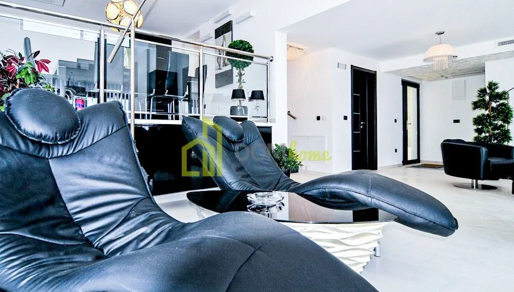 Prodaja, kuća, 369m², Tivat, Crna Gora