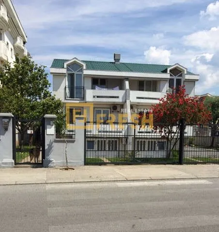 Sale, house, 350m², Stari Aerodrom, Podgorica