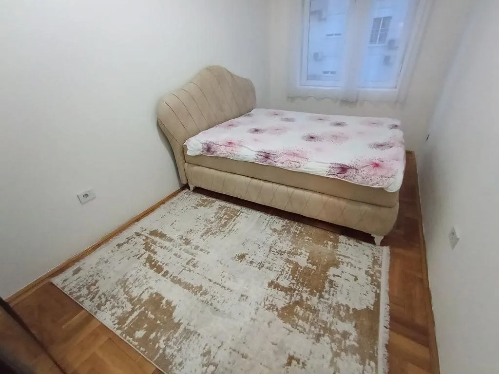 Izdavanje, dvosoban stan, 58m², Podgorica, Crna Gora