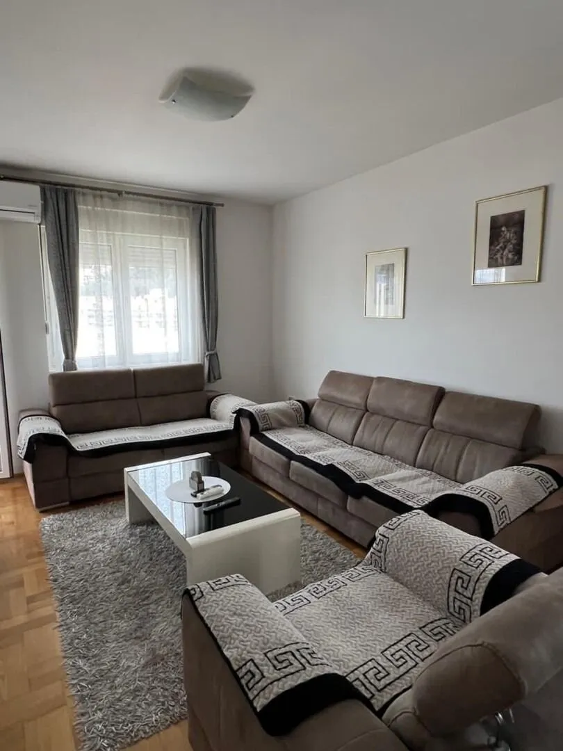 Izdavanje, dvosoban stan, 90m², Seljanovo, Tivat