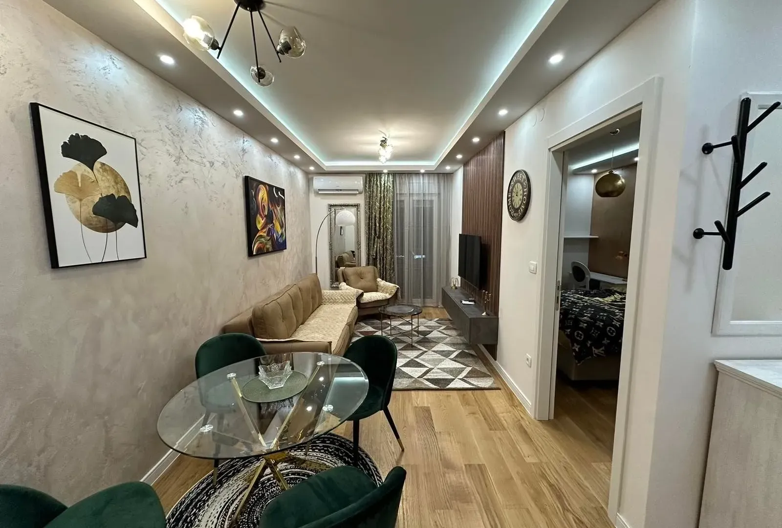 Izdavanje, stan, 42m², Central Point, Podgorica