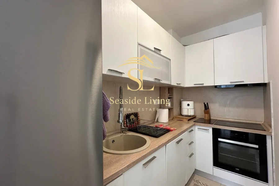 Prodaja, dvosoban stan, 86m², Dobrota, Kotor