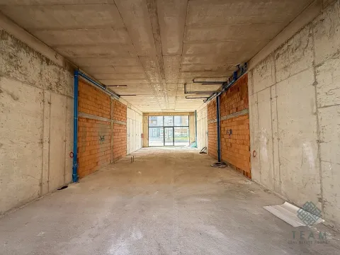 Izdavanje, poslovni prostor, 120m², Stari Aerodrom, Podgorica - image 4