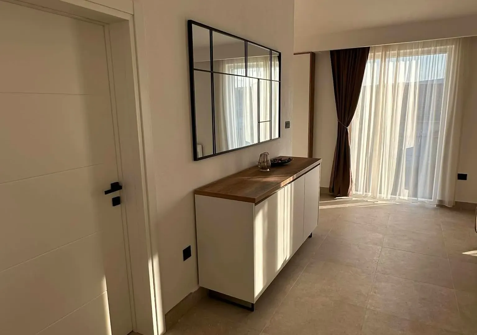 Izdavanje, dvosoban stan, 90m², Seljanovo, Tivat