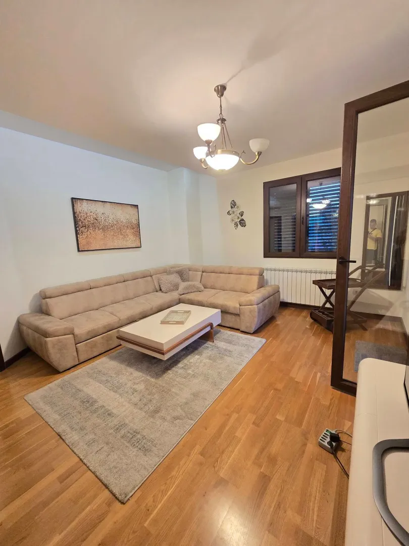 Izdavanje, dvosoban stan, 70m², Luštica, Tivat