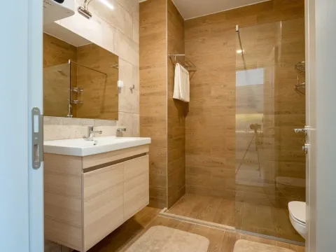 Prodaja, dvosoban stan, 75m², Centar, Bar - image 10