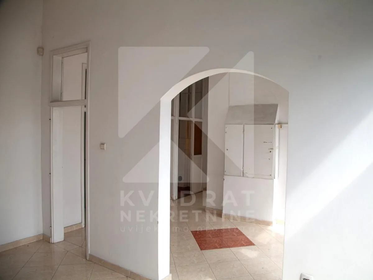 Rent, office space, 122m², Autobuska stanica, Podgorica