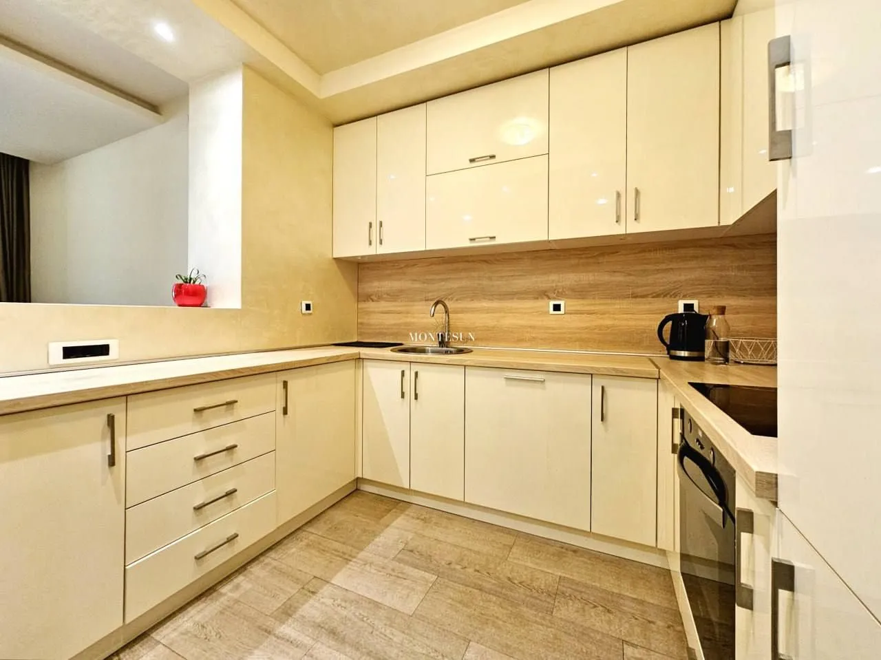 Rent, one bedroom apartment, 70m², Centar, Budva