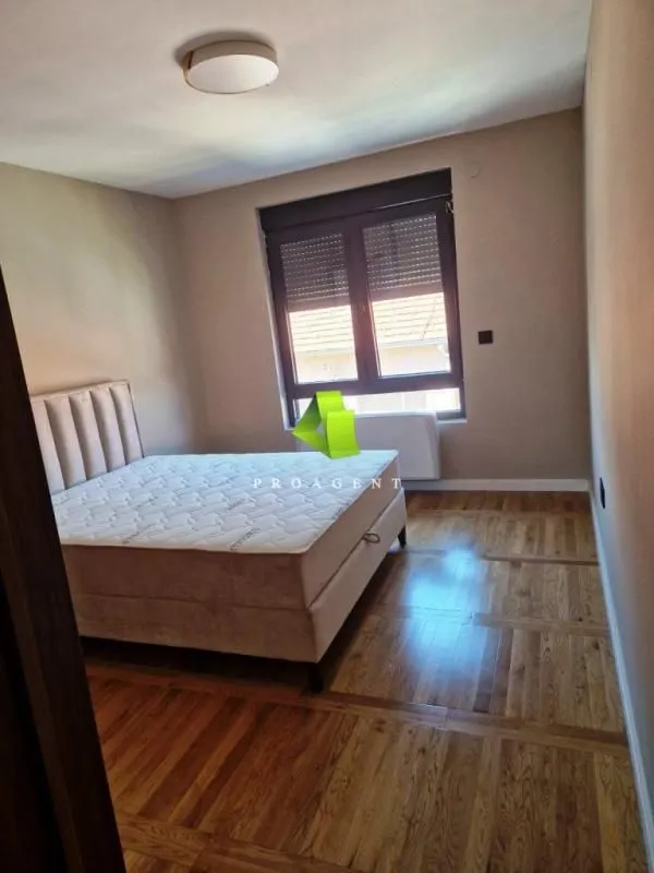 Rent, office space, 344m², Palilula, Niš