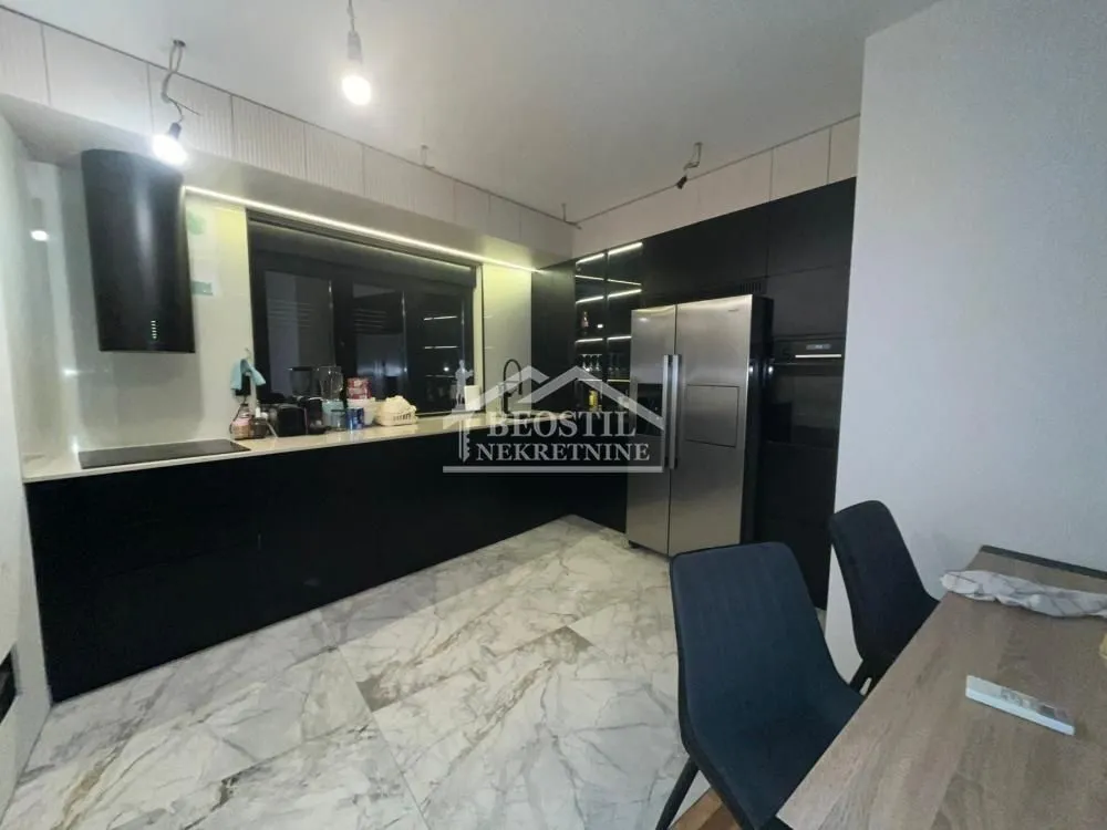 Prodaja, četvorosoban stan, 130m², Centar, Smederevo