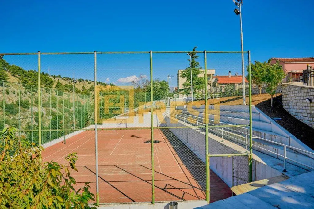 Izdavanje, kuća, 300m², Zagorič, Podgorica
