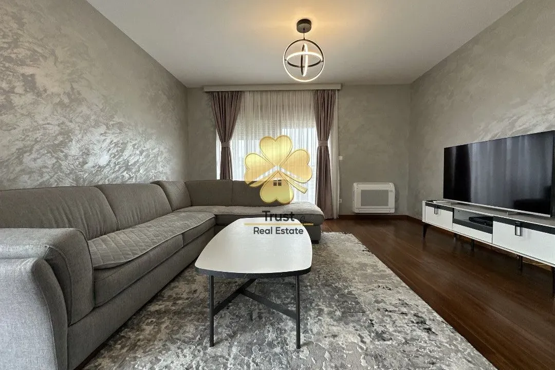 Izdavanje, dvosoban stan, 85m², Master Kvart, Podgorica