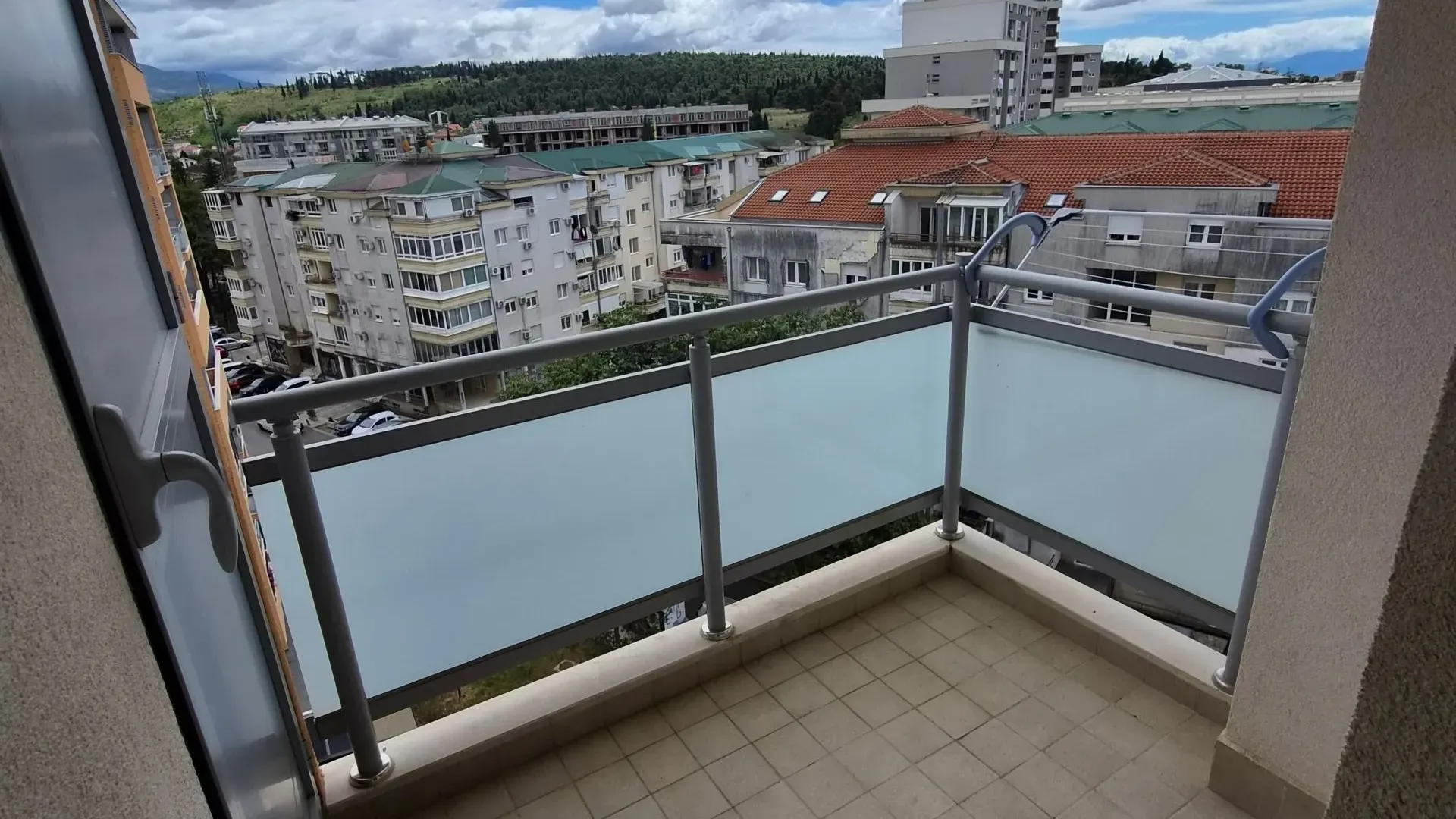 Izdavanje, jednosoban stan, 45m², City Kej, Podgorica