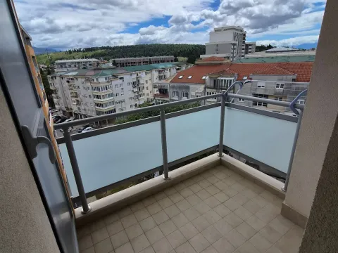 Izdavanje, jednosoban stan, 45m², City Kej, Podgorica - image 6