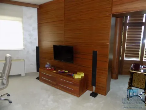 Izdavanje, poslovni prostor, 270m², 7. juli, Paraćin - image 48