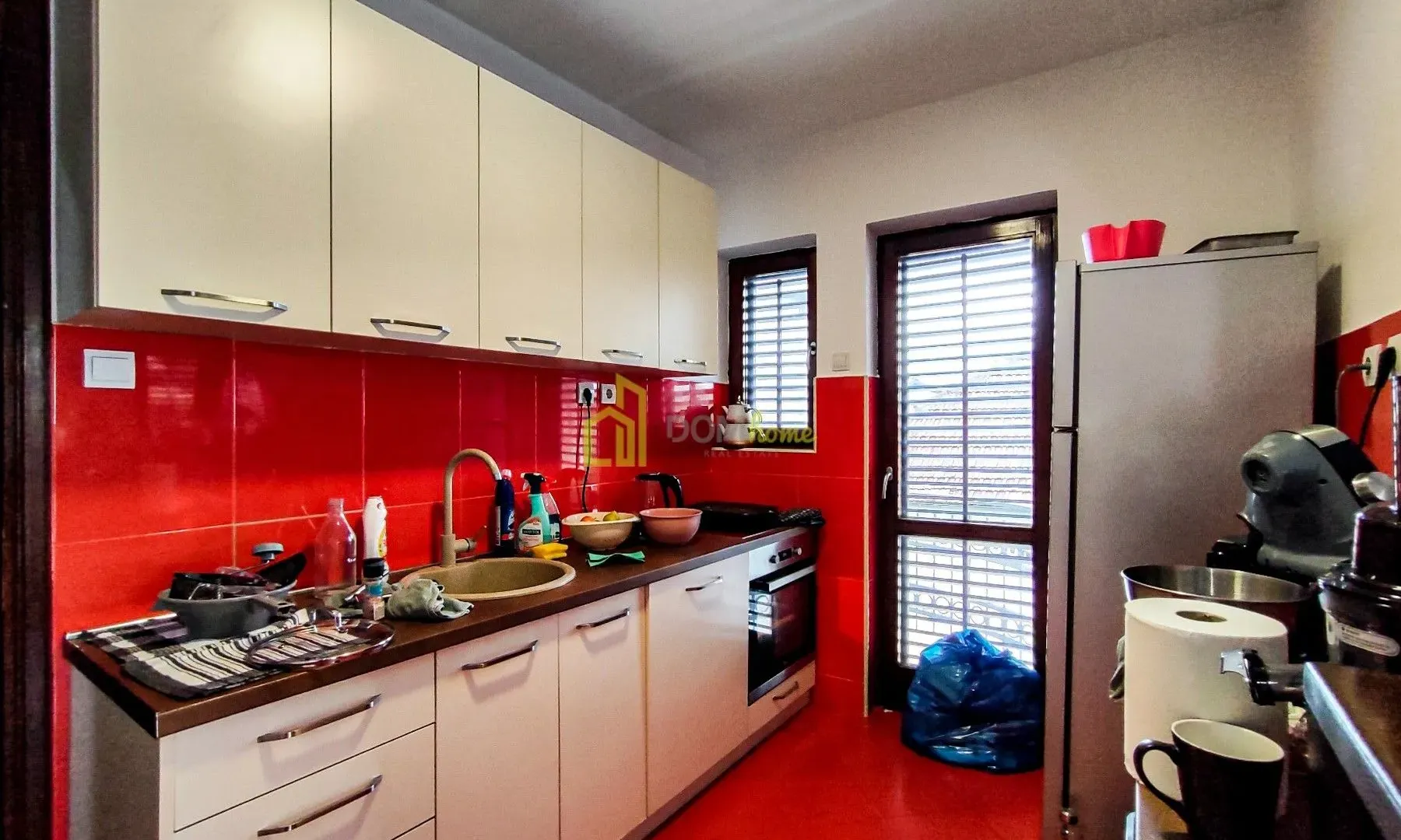 Sale, house, 340m², Tološi, Podgorica