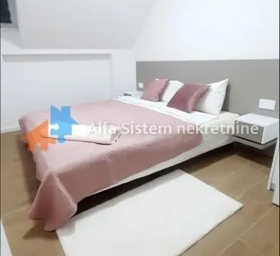 Izdavanje, trosoban stan, 74m², Stari Grad, Beograd - image 8