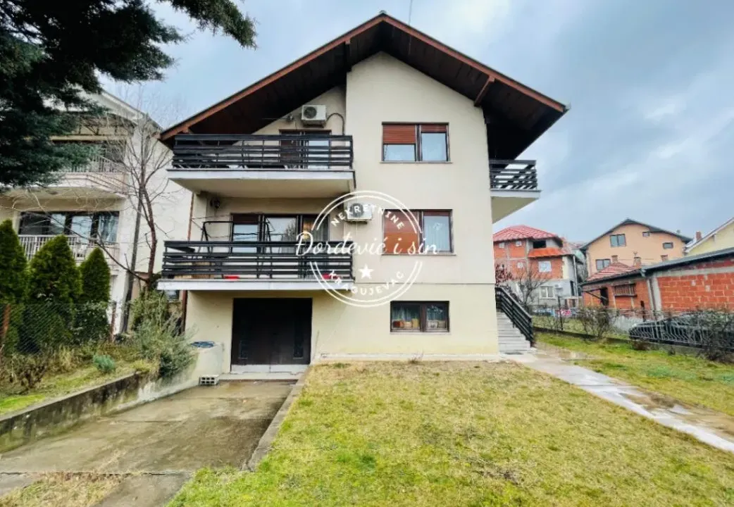 Prodaja, kuća, 267m², Aerodrom, Kragujevac