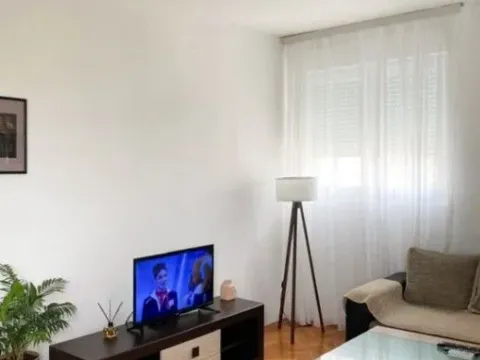 Izdavanje, dvosoban stan, 65m², Momišići, Podgorica
