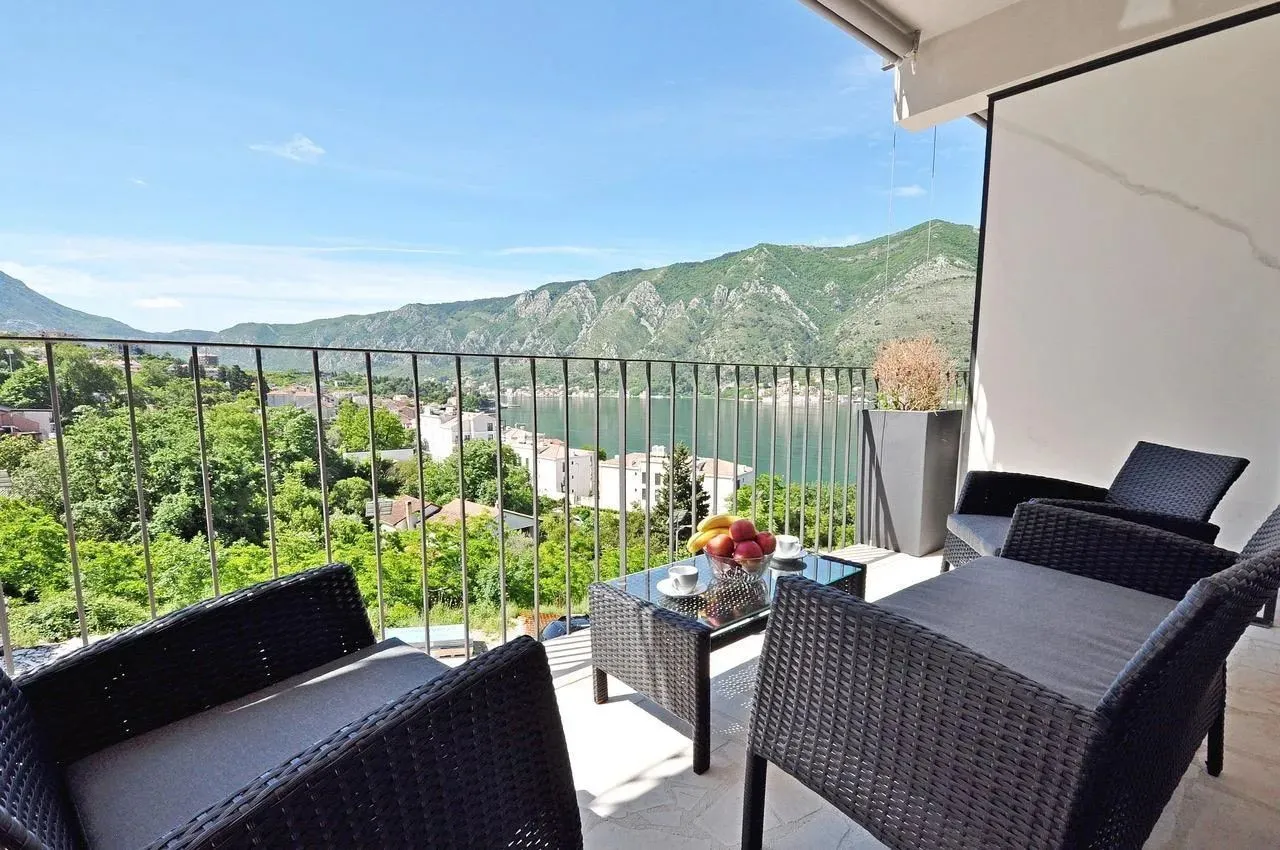 Sale, one bedroom apartment, 52m², Dobrota, Kotor