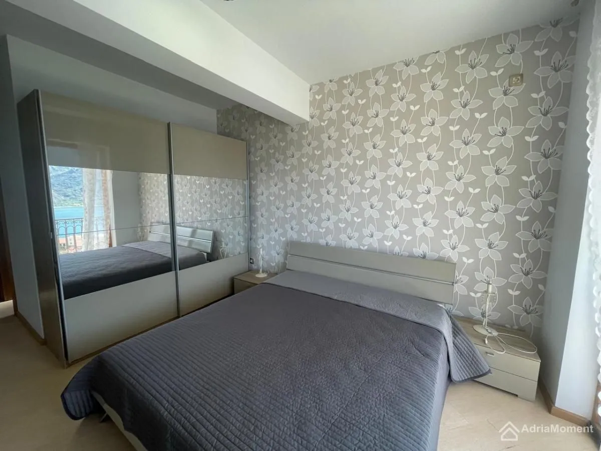 Prodaja, dvosoban stan, 106m², Dobrota, Kotor