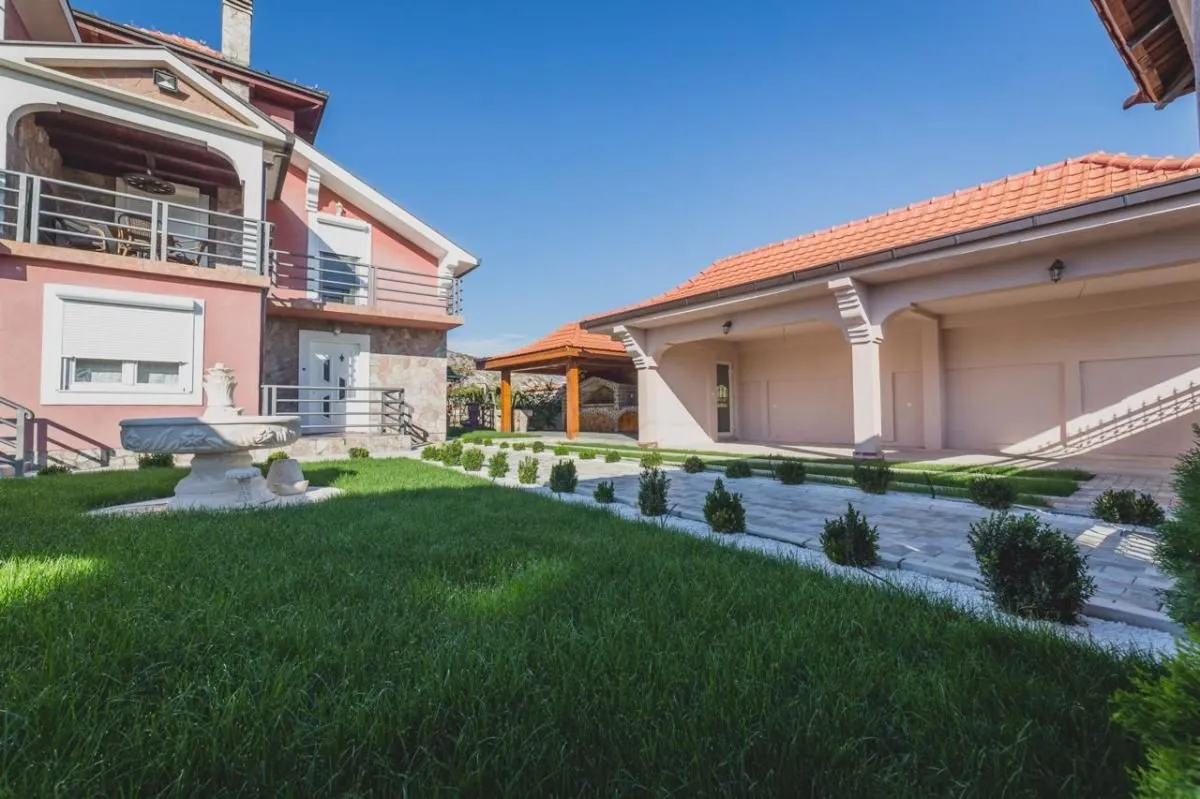 Prodaja, kuća, 200m², Donji Kokoti, Podgorica