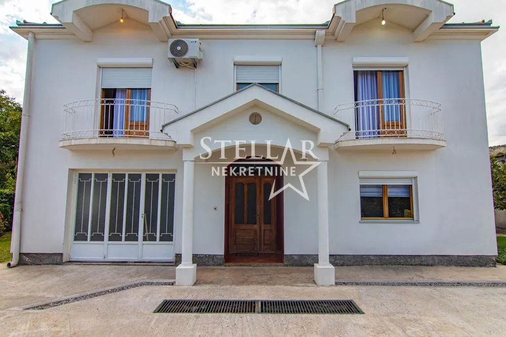 Rent, house, 220m², Tološi, Podgorica