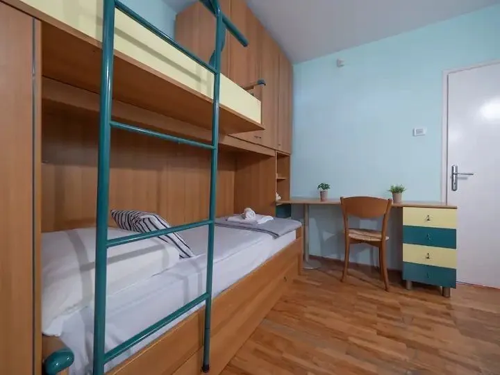 Izdavanje, dvosoban stan, 100m², Budva, Crna Gora