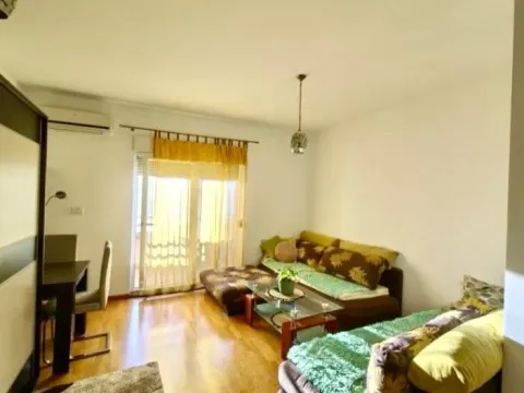 Izdavanje, garsonjera, 36m², City Kvart, Podgorica - image 5