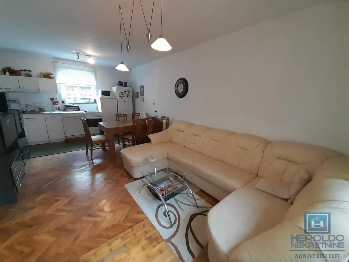 Sale, house, 180m², Centar, Ćuprija