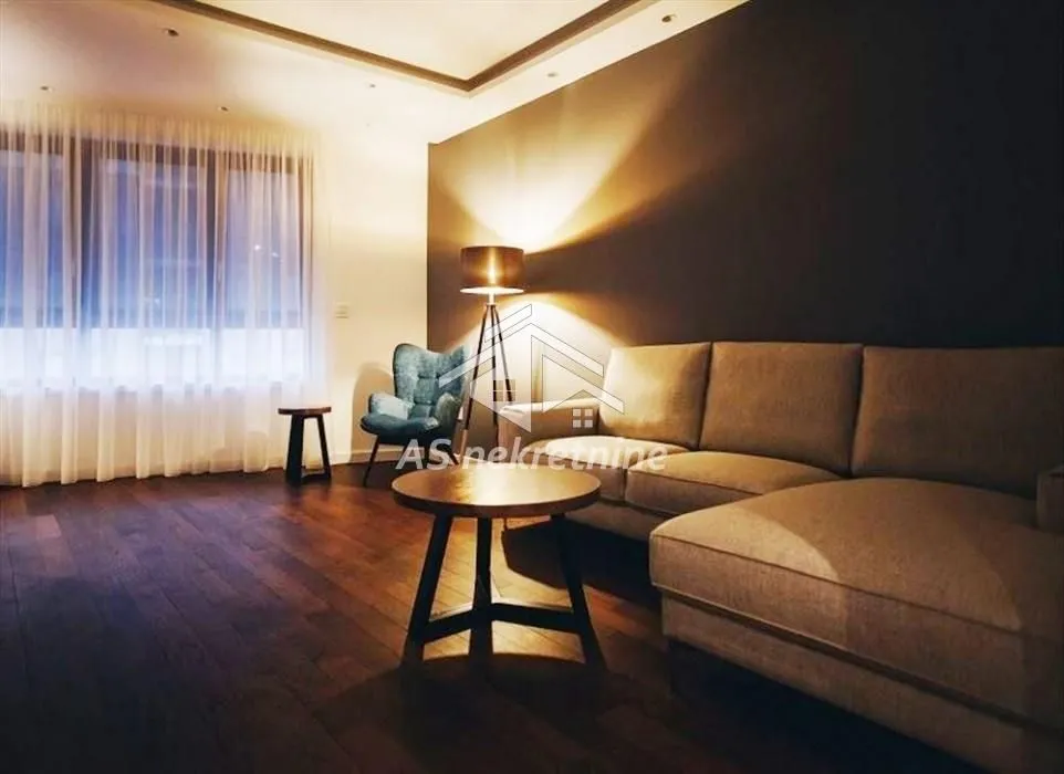 Izdavanje, trosoban stan, 68m², Čubura, Beograd
