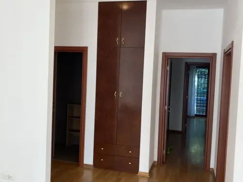 Izdavanje, trosoban stan, 120m², Savski Venac, Beograd - image 2