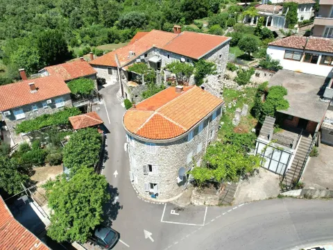 Prodaja, kuća, 150m², Blizikuće, Budva - image 1