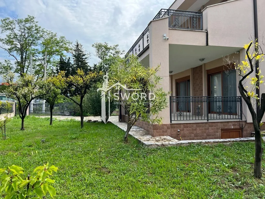 Prodaja, kuća, 270m², Centar, Bar