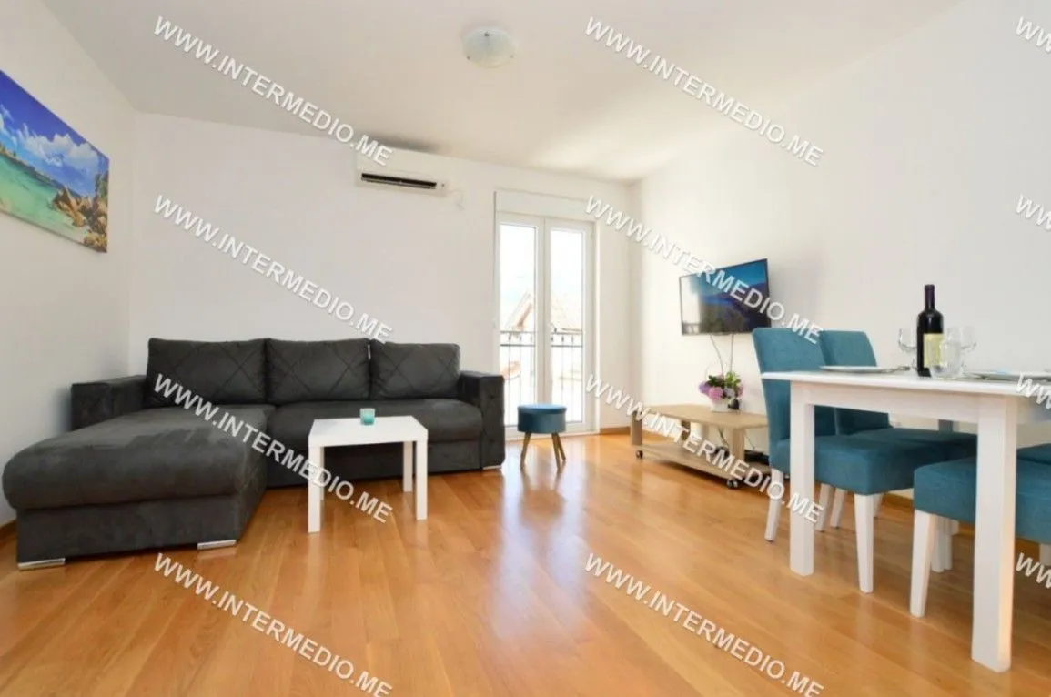 Izdavanje, jednosoban stan, 45m², Đenovići, Herceg Novi