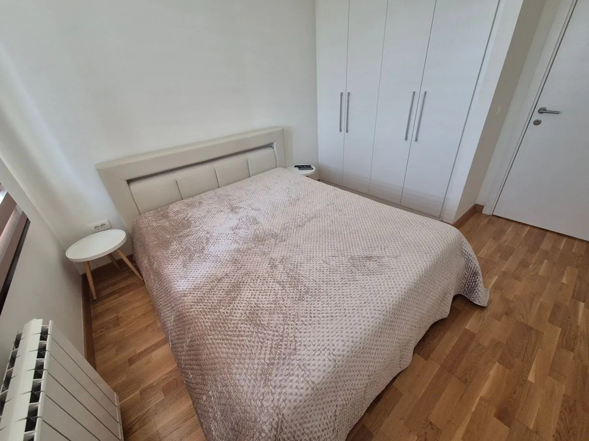 Izdavanje, trosoban stan, 88m², Beograd Na Vodi, Beograd