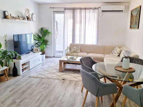 Prodaja, dvosoban stan, 72m2, Gintaš, Podgorica Prodaja, dvosoban stan, 72m2, Gintaš, Podgorica